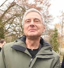 Herr Dr. Rainer Schaefer im Freien